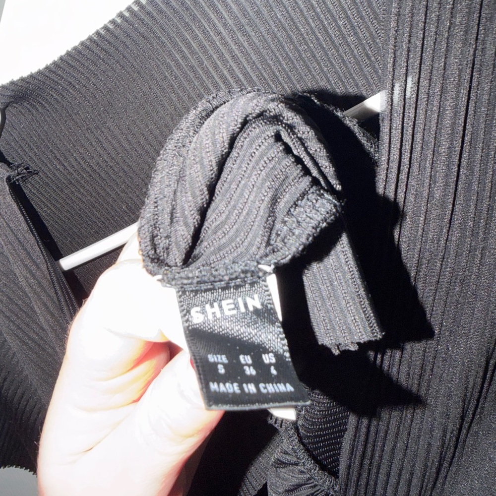 SHEIN Black Pleated V-Neck Top - Picture 3 of 3